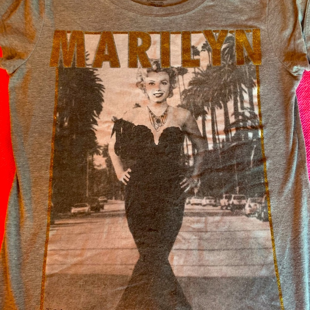 Classic Marilyn on grey t-shirt. Size is Small